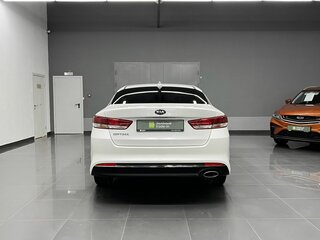 2017 Kia Optima IV, белый, 1740000 рублей, вид 4