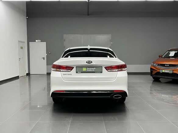 2017 Kia Optima IV, белый, 1740000 рублей - вид 3