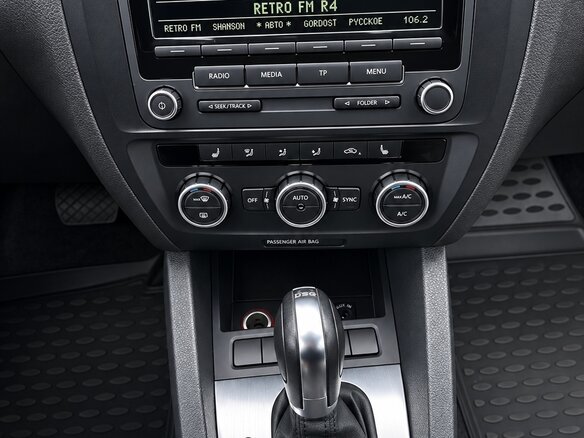 2012 Volkswagen Jetta VI, серебристый, 1395000 рублей - вид 13