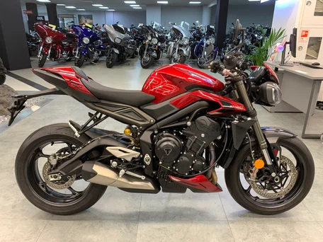 2025 Triumph Street Triple, красный, 1325000 рублей, вид 1