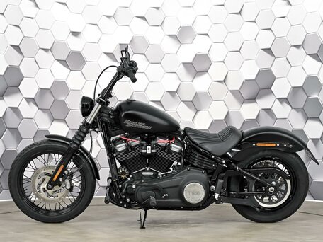 2019 Harley-Davidson Street Bob, чёрный, 1399000 рублей, вид 4