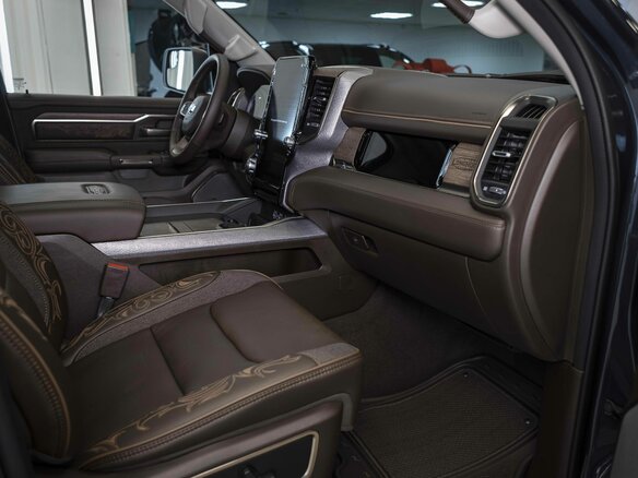 2026 Ram 1500 Crew Cab V Рестайлинг, синий, 9590000 рублей - вид 21