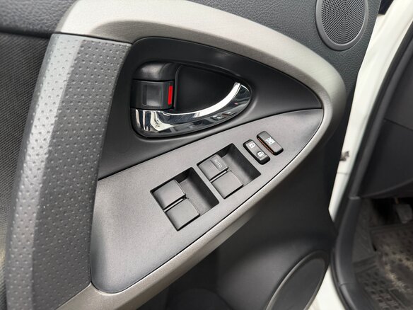 2011 Toyota RAV4 III (XA30) Рестайлинг, белый - вид 12
