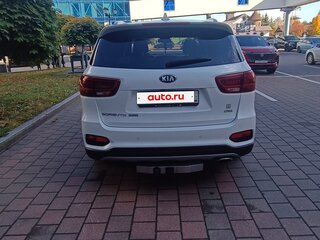 2019 Kia Sorento III Prime Рестайлинг, белый, 4100000 рублей, вид 3