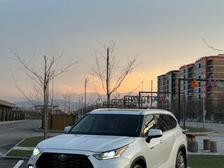 2020 Toyota Highlander IV (XU70), белый, 4800000 рублей, вид 1