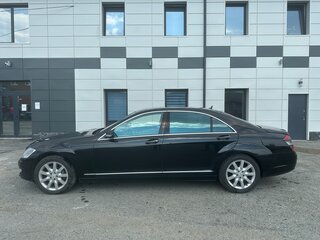 2005 Mercedes-Benz S-Класс 500 V (W221), чёрный, 1000000 рублей, вид 2
