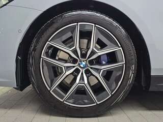 2026 BMW 5 серии 523d xDrive VIII (G60/G61/G68), серый, 9422000 рублей, вид 5