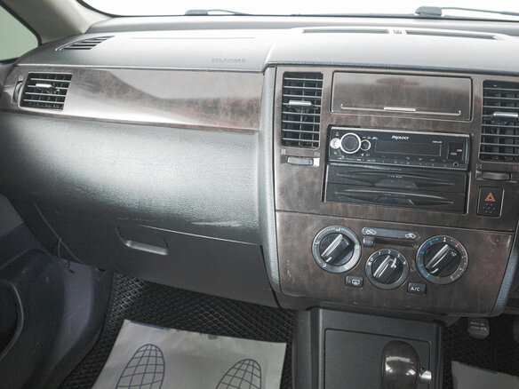 2004 Nissan Tiida Latio I, белый - вид 11