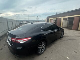 2021 Toyota Camry VIII (XV70) Рестайлинг, чёрный, 3100000 рублей, вид 4