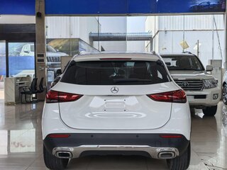 2022 Mercedes-Benz GLA 180 II (H247), белый, 2680000 рублей, вид 5