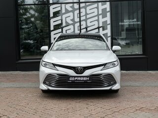 2019 Toyota Camry VIII (XV70), белый, 2835000 рублей, вид 3
