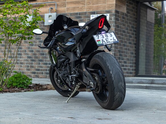 2021 Yamaha YZF-R1, чёрный, 1452000 рублей - вид 2