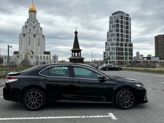 2021 Toyota Camry VIII (XV70) Рестайлинг, чёрный, 2799000 рублей, вид 5