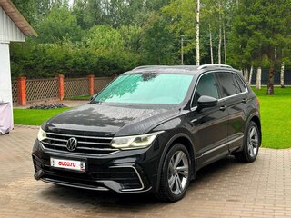 2021 Volkswagen Tiguan II Рестайлинг, чёрный, 3800000 рублей, вид 1
