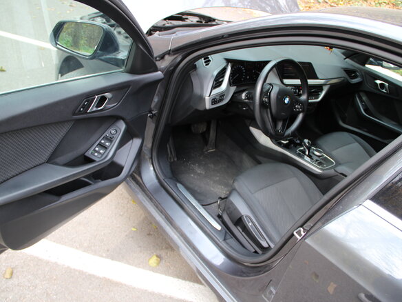 2021 BMW 1 серии 116d III (F40), серый, 1870000 рублей - вид 13