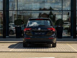 2020 Volkswagen Tiguan II, чёрный, 2125000 рублей, вид 5