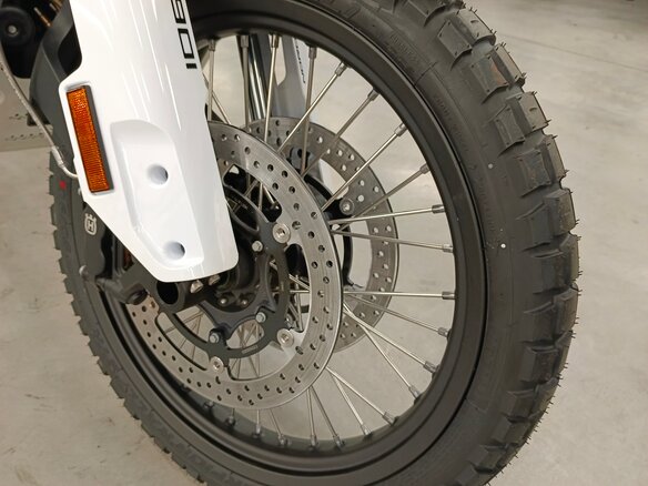 2023 Husqvarna Norden 901, серый, 1490000 рублей - вид 8