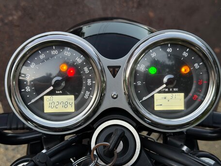 2019 Triumph Bonneville T100, чёрный, 650000 рублей, вид 4