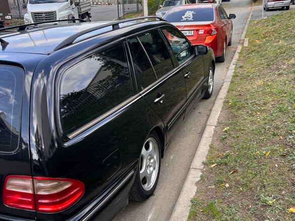 2001 Mercedes-Benz E-Класс 240 II (W210, S210) Рестайлинг, чёрный, 450000 рублей - вид 12