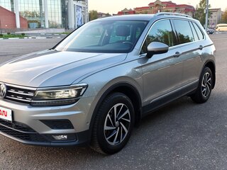 2018 Volkswagen Tiguan II, серебристый, 2610000 рублей, вид 2