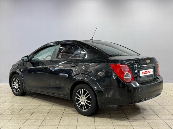 2012 Chevrolet Aveo II, чёрный, 470000 рублей - вид 4