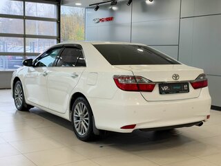 2016 Toyota Camry VII (XV50) Рестайлинг, белый, 1897000 рублей, вид 4