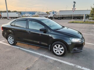2013 Volkswagen Polo V, чёрный, 600000 рублей, вид 3