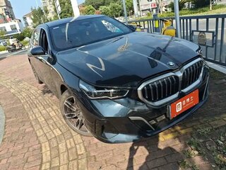 2025 BMW 5 серии Long 525Li VIII (G60/G61/G68), чёрный, 6274367 рублей, вид 2