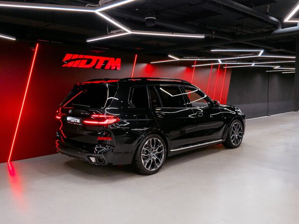 2026 BMW X7 40d I (G07) Рестайлинг, чёрный, 18300000 рублей - вид 5