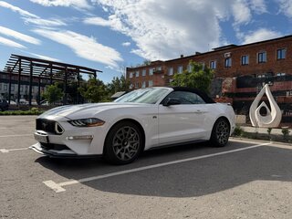 2019 Ford Mustang VI Рестайлинг, белый, 4000000 рублей, вид 1