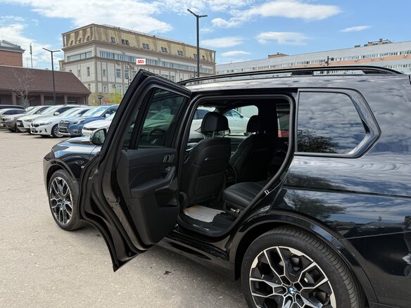 2025 BMW X7 40d I (G07) Рестайлинг, чёрный, 12290000 рублей - вид 9