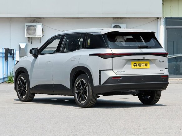 2026 Toyota bZ3X 58.3 kWh, серебристый, 2700000 рублей - вид 2