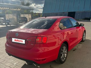 2011 Volkswagen Jetta VI, красный, 950000 рублей, вид 3
