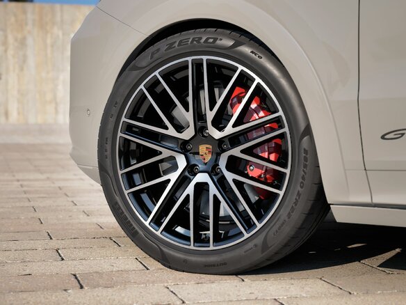 2026 Porsche Cayenne GTS Coupé III Рестайлинг, серый, 25955186 рублей - вид 8