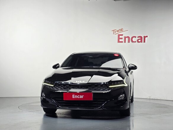 2023 Kia K5 III, белый, 2020000 рублей - вид 1