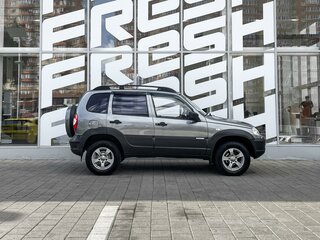 2013 Chevrolet Niva I Рестайлинг, серебристый, 490000 рублей, вид 5