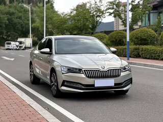 2023 Skoda Superb III Рестайлинг, бежевый, 2070700 рублей, вид 3