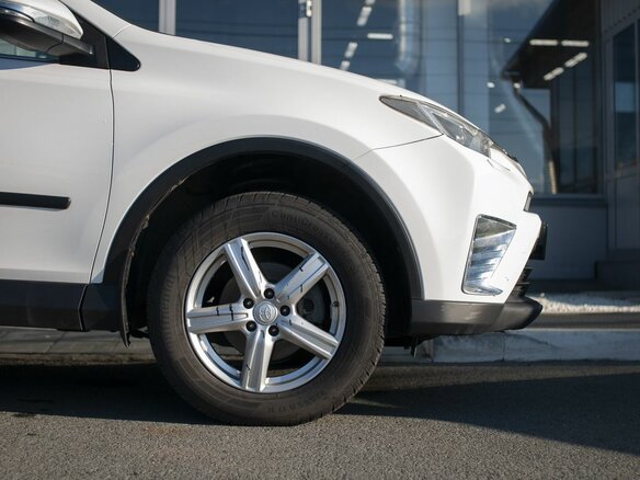 2017 Toyota RAV4 IV (XA40) Рестайлинг, белый - вид 9