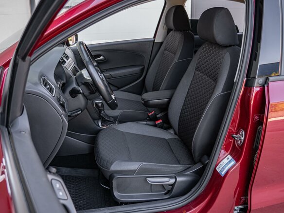 2019 Volkswagen Polo V Рестайлинг, красный, 1450000 рублей - вид 9