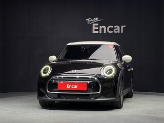 2022 Mini Hatch Cooper III (F55/F56) Рестайлинг 2, чёрный, 1740000 рублей, вид 2