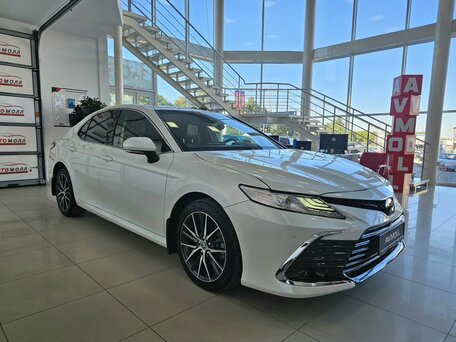 2021 Toyota Camry VIII (XV70) Рестайлинг, белый, 3480000 рублей, вид 5