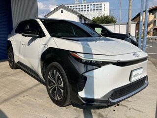 2025 Toyota bZ4X 57.7 kWh I Рестайлинг, белый, 2940000 рублей, вид 3