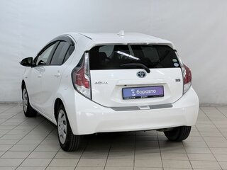 2015 Toyota Aqua I Рестайлинг, белый, 899000 рублей, вид 5