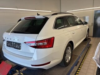 2023 Skoda Superb III Рестайлинг, белый, 2262000 рублей, вид 2
