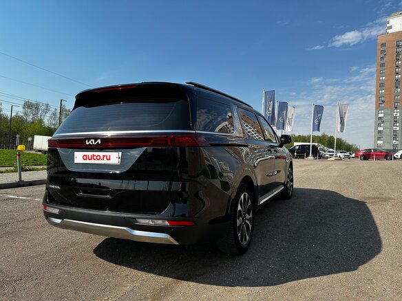 2022 Kia Carnival IV, чёрный, 3390000 рублей - вид 3