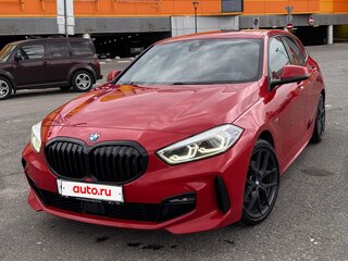2021 BMW 1 серии 118i III (F40), красный, 3200000 рублей, вид 3