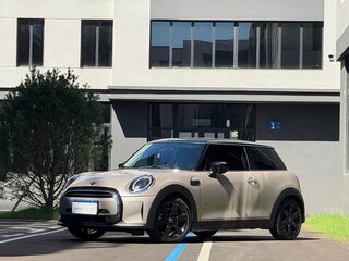 2023 Mini Hatch Cooper III (F55/F56) Рестайлинг 2, серый, 2070000 рублей, вид 1