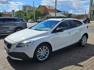 2018 Volvo V40 II Рестайлинг, белый, 1860000 рублей, вид 1