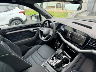 2026 Volkswagen Touareg III Рестайлинг, серый, 13620000 рублей, вид 3