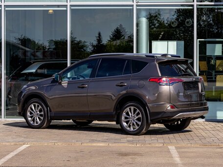 2017 Toyota RAV4 IV (XA40) Рестайлинг, коричневый, 1875000 рублей, вид 4